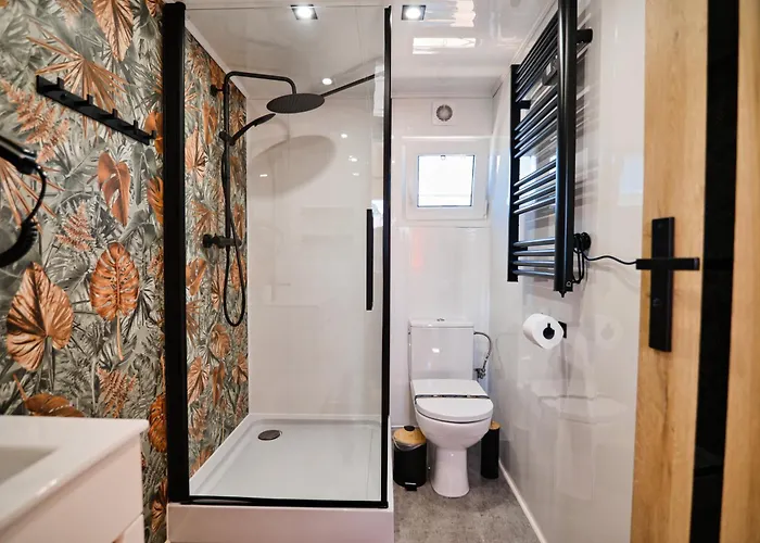 منتزه العطل & *